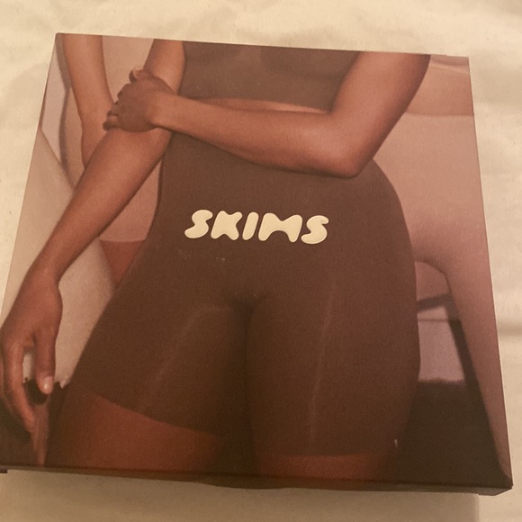 Skims seamless solution wear - Picture 2 of 3